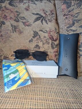 Akila Black Aviator Sunglasses with Leather Case And Dust Cloth
